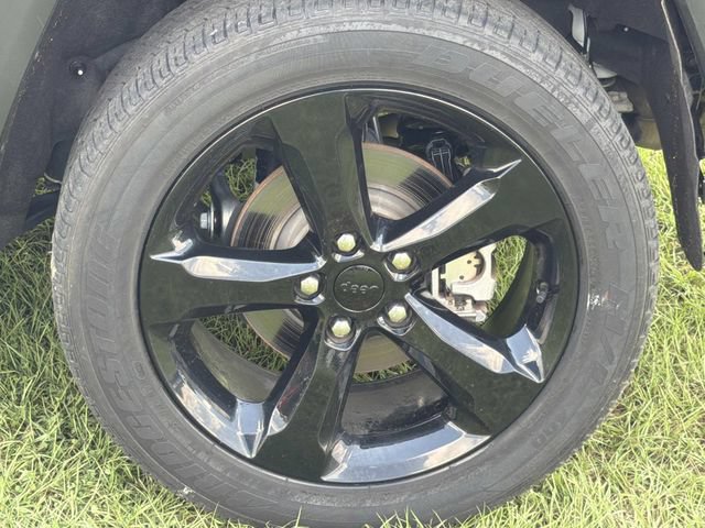 Used 2023 Jeep Grand Cherokee Altitude AWD/4WD image 17