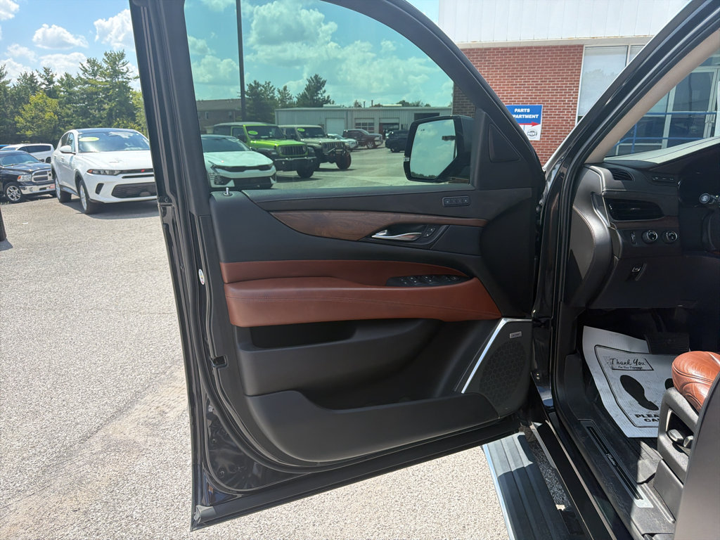 Used 2019 Cadillac Escalade Premium Luxury w/ LPO, Escalade Noir Package AWD/4WD image 9