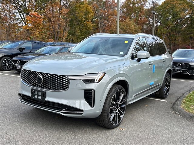 New 2026 Volvo XC90 B6 Plus w/ Protection Package image 3