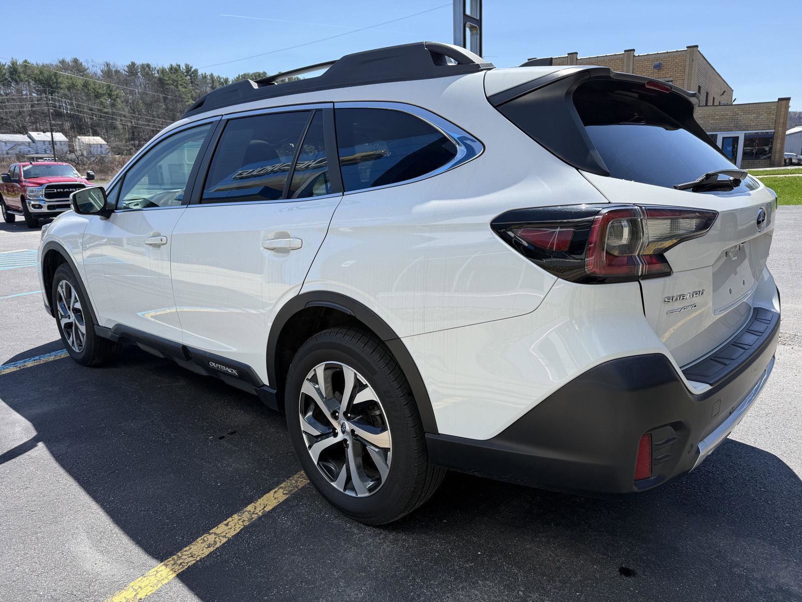 Used 2022 Subaru Outback Limited AWD/4WD image 3