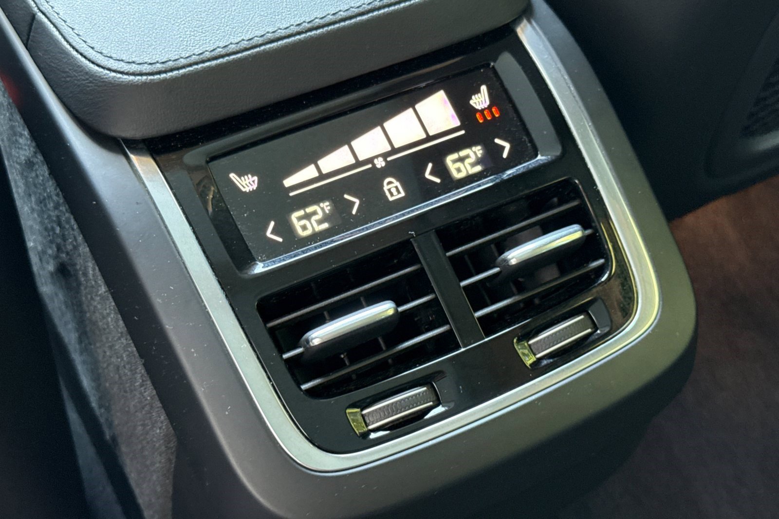 Used 2025 Volvo XC90 B6 Ultra image 16