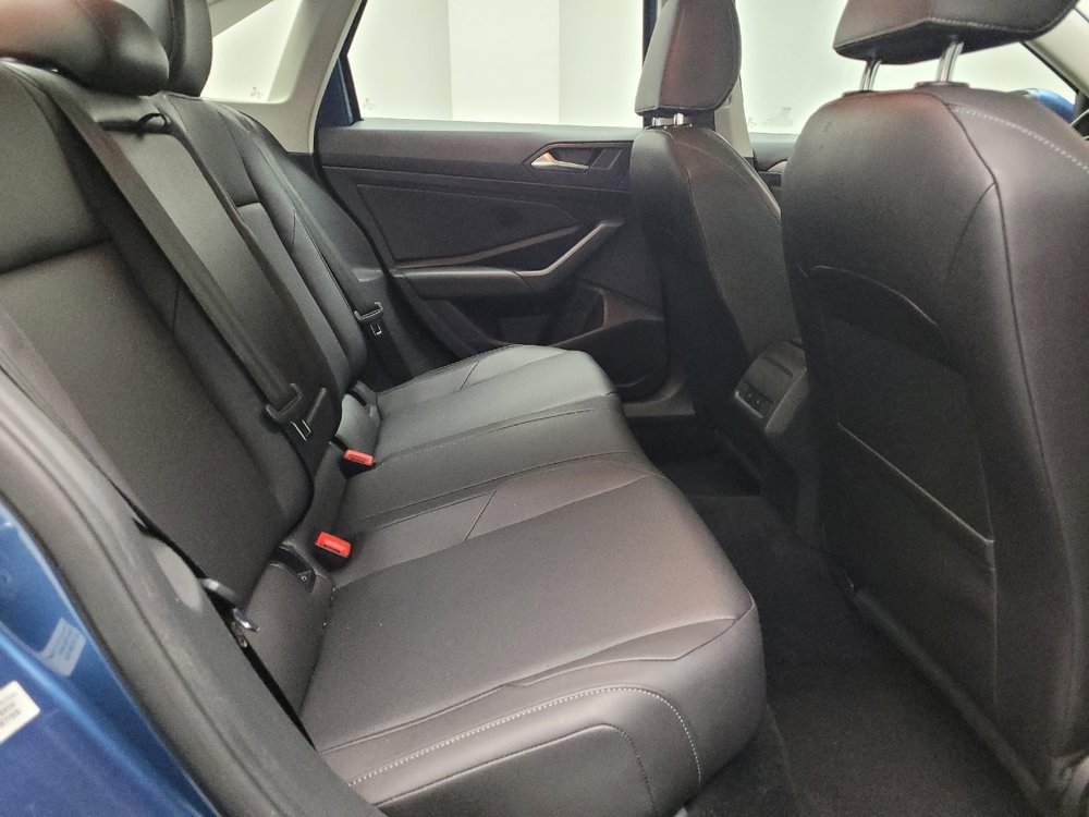 Used 2019 Volkswagen Jetta SE w/ Cold Weather Package FWD image 19