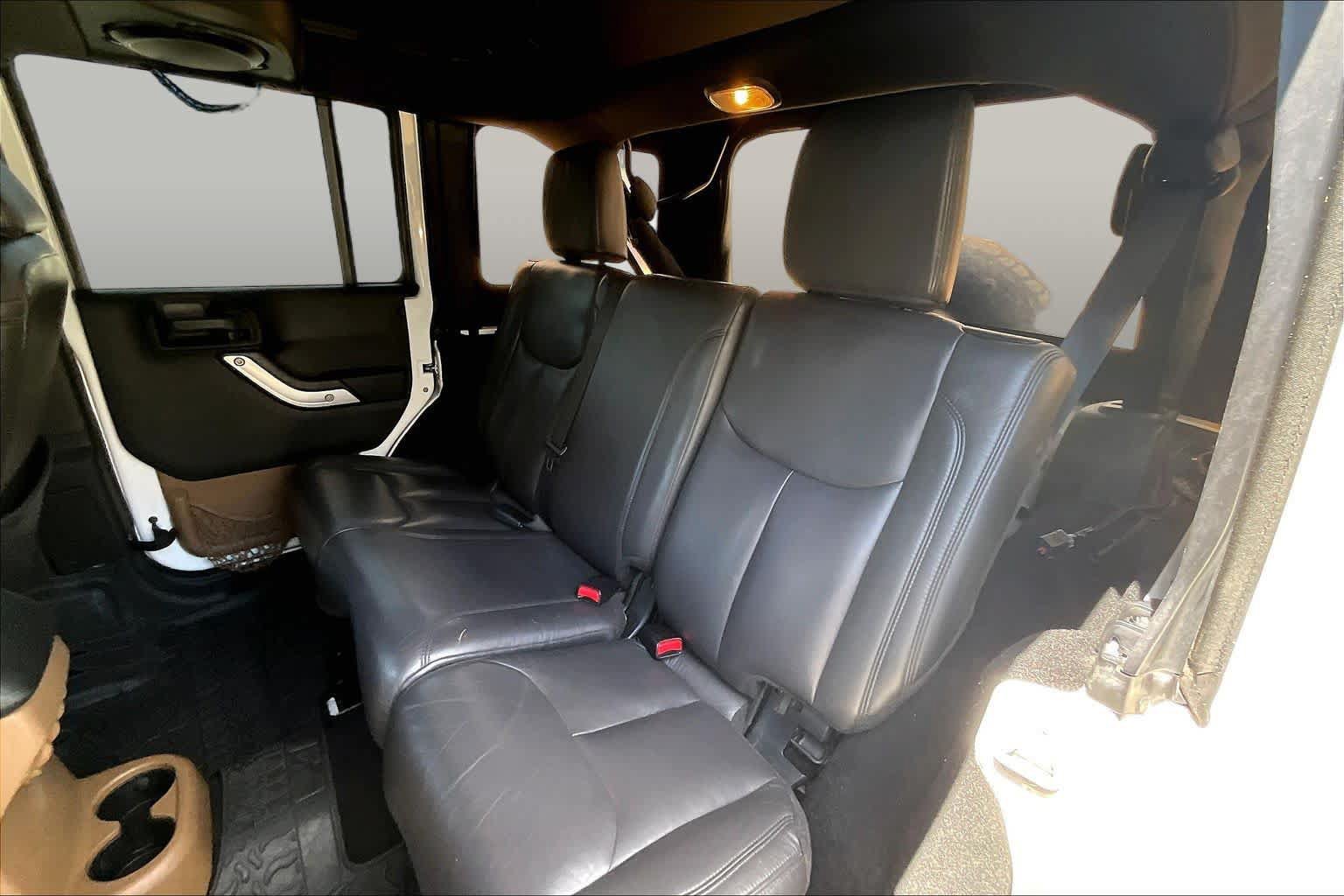 Used 2014 Jeep Wrangler Unlimited Sahara w/ Dual Top Group AWD/4WD image 15