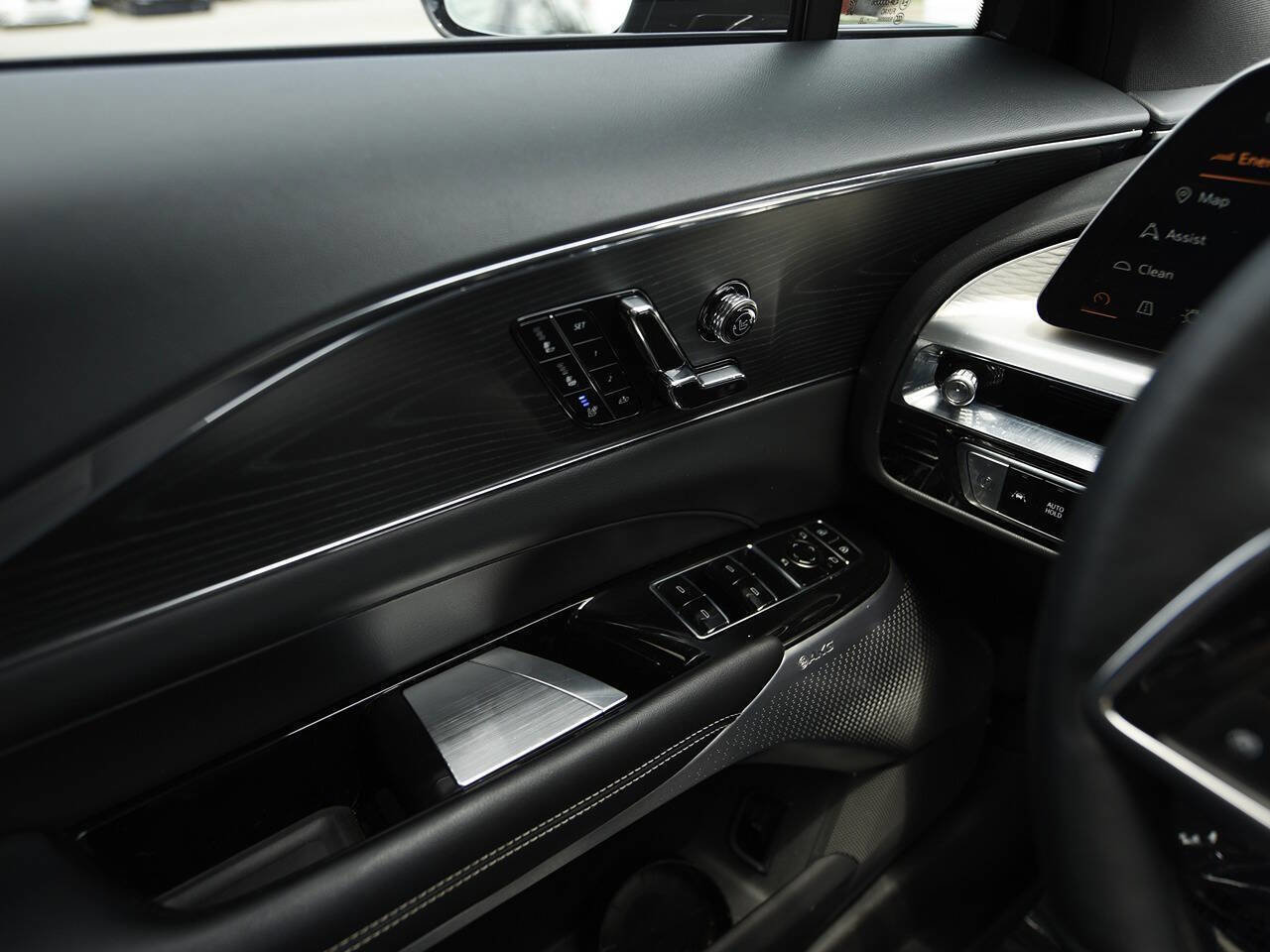 Used 2024 Cadillac Lyriq Luxury RWD image 20
