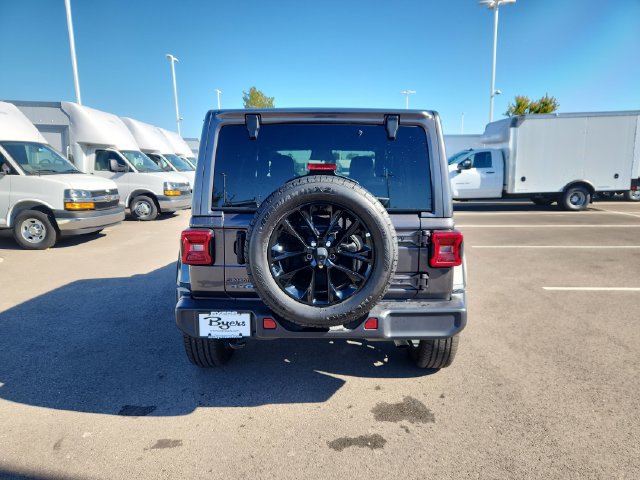 Used 2025 Jeep Wrangler Unlimited Sahara AWD/4WD image 8