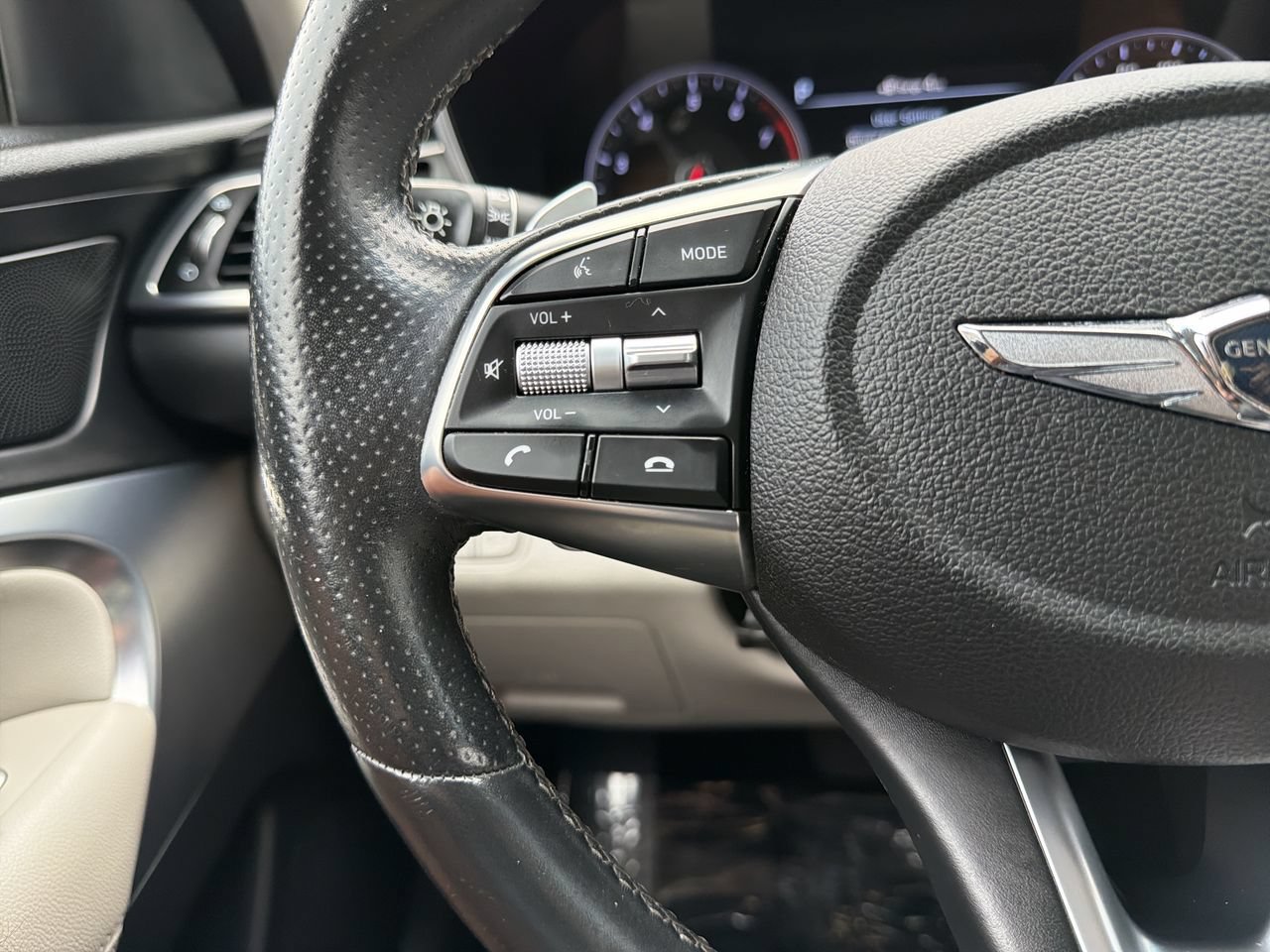 Used 2019 Genesis G70 2.0T Advanced RWD image 25