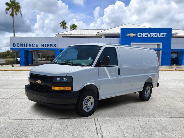 New 2026 Chevrolet Express 3500 RWD image 2