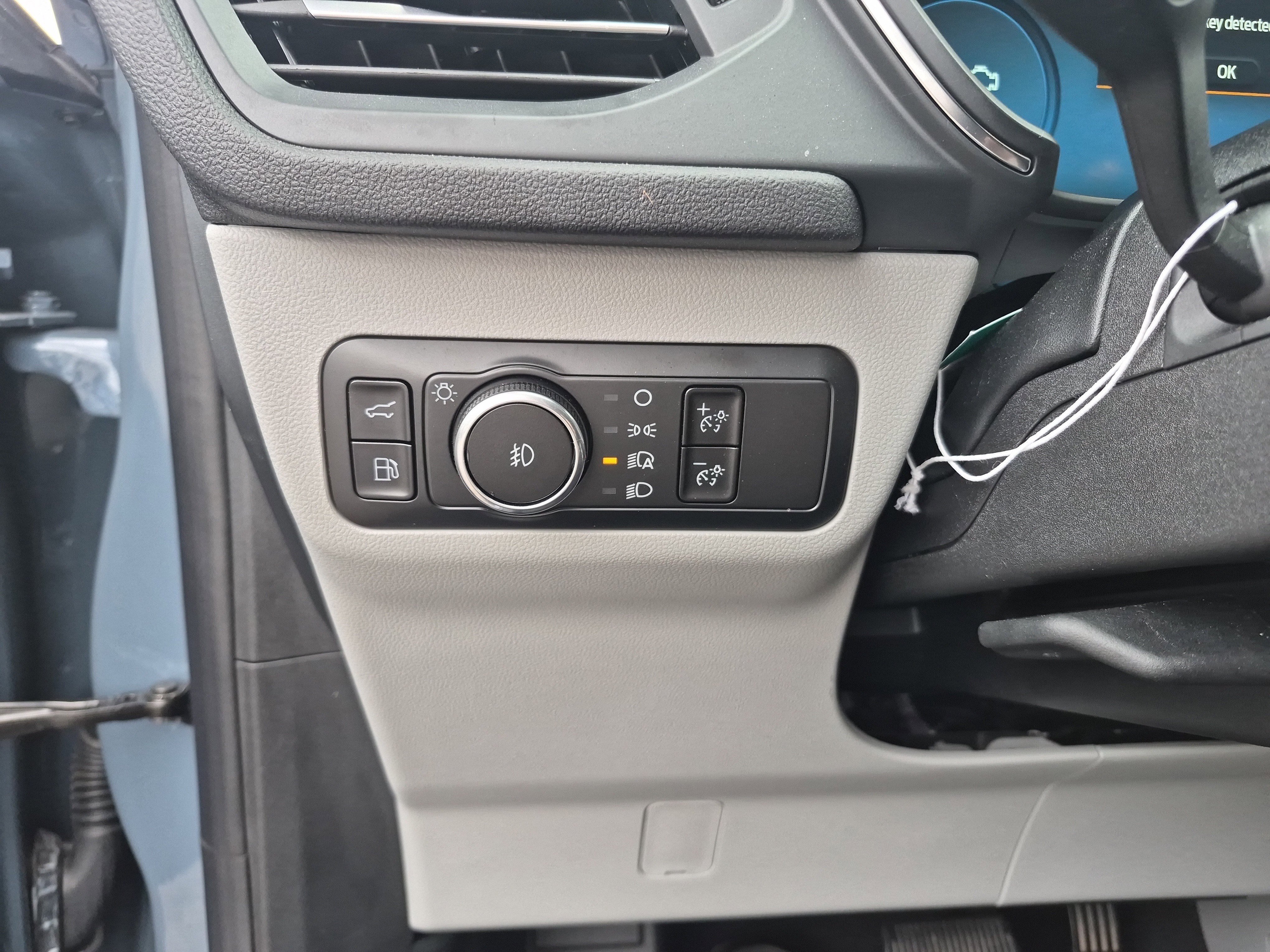 Certified 2025 Ford Escape SE w/ PHEV Premium Package FWD image 21