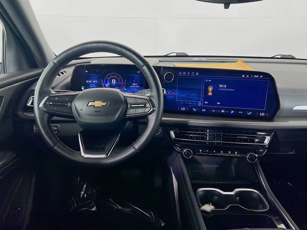 Used 2025 Chevrolet Traverse LT FWD image 21