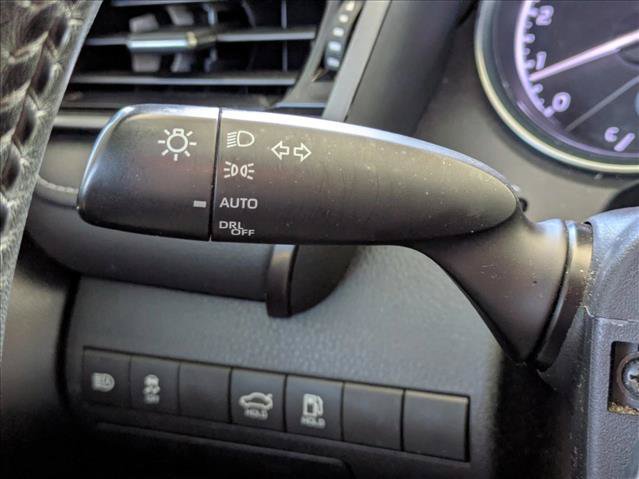 Used 2020 Toyota Camry SE FWD image 7