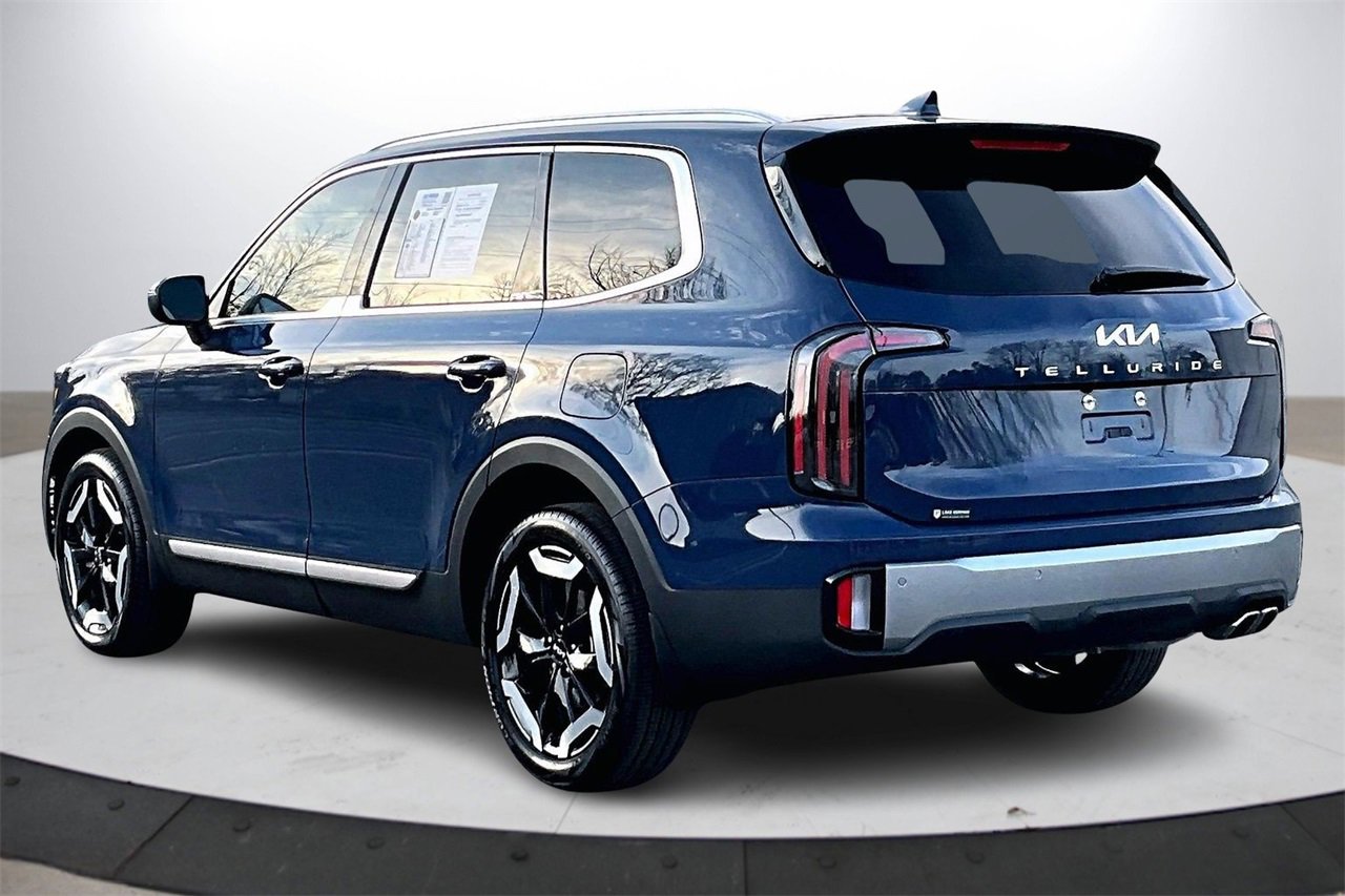Used 2025 Kia Telluride EX w/ EX Captain's Chair Package image 6