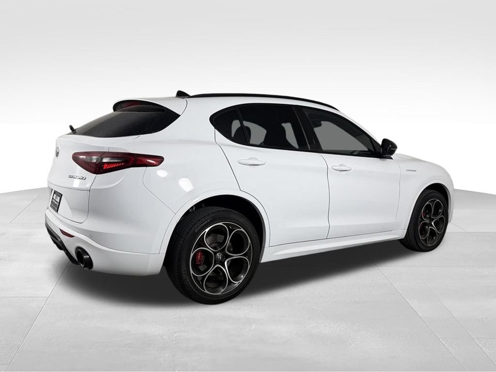 Used 2023 Alfa Romeo Stelvio Veloce AWD/4WD image 7