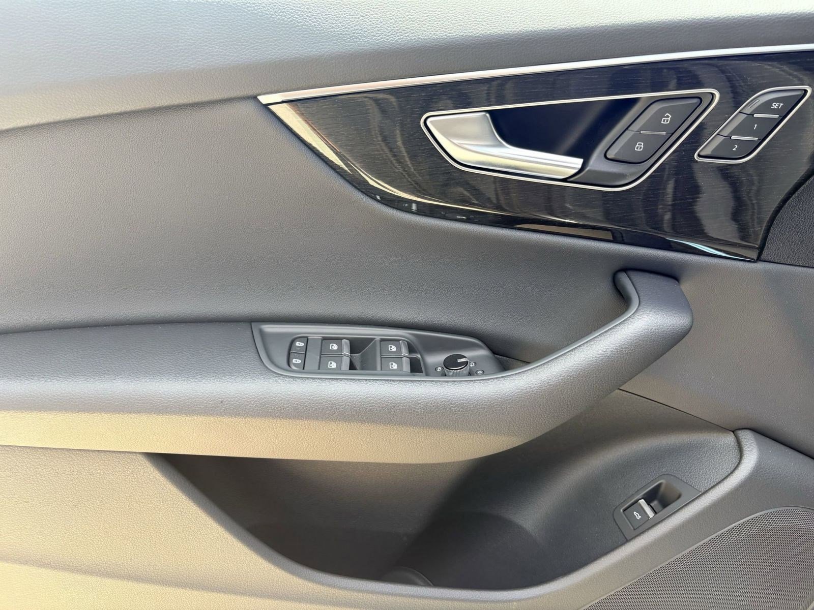 New 2025 Audi Q8 Premium image 14