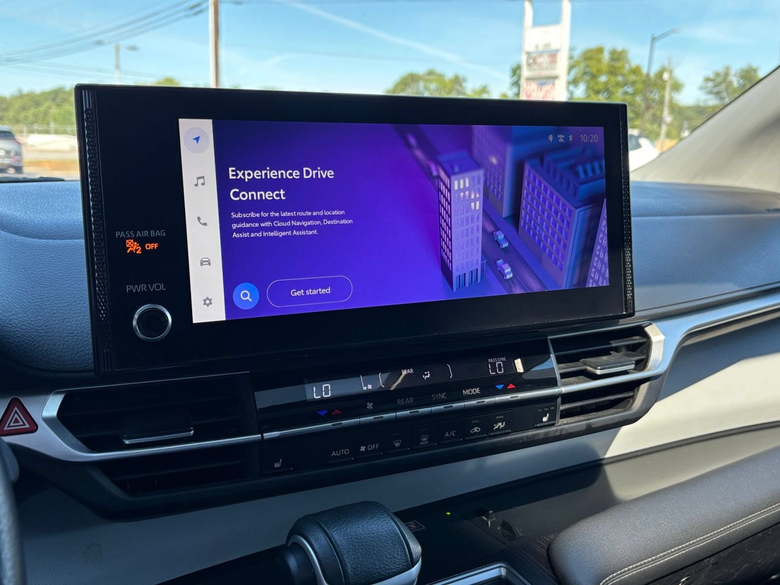 Used 2025 Toyota Sienna XLE FWD image 19