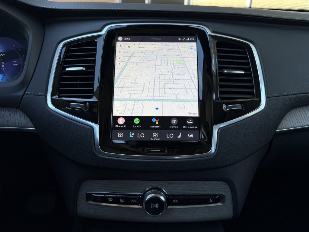 Used 2024 Volvo XC90 T8 Ultimate AWD/4WD image 18