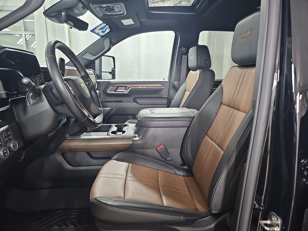 Certified 2024 Chevrolet Silverado 2500 High Country w/ Technology Package AWD/4WD image 18