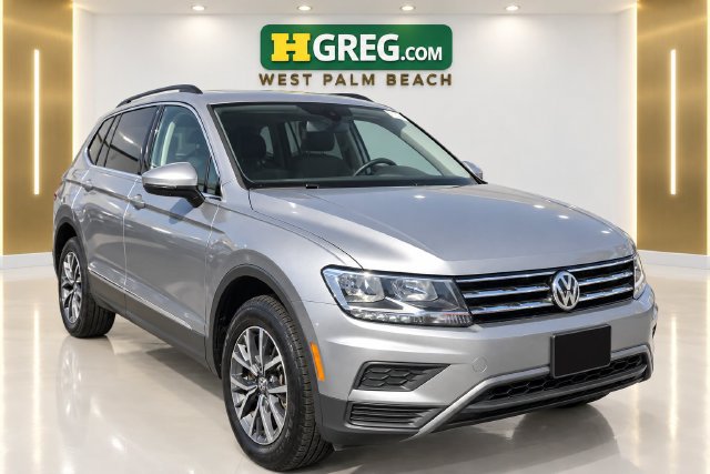 Used 2020 Volkswagen Tiguan SE w/ Panoramic Sunroof Package FWD image 4