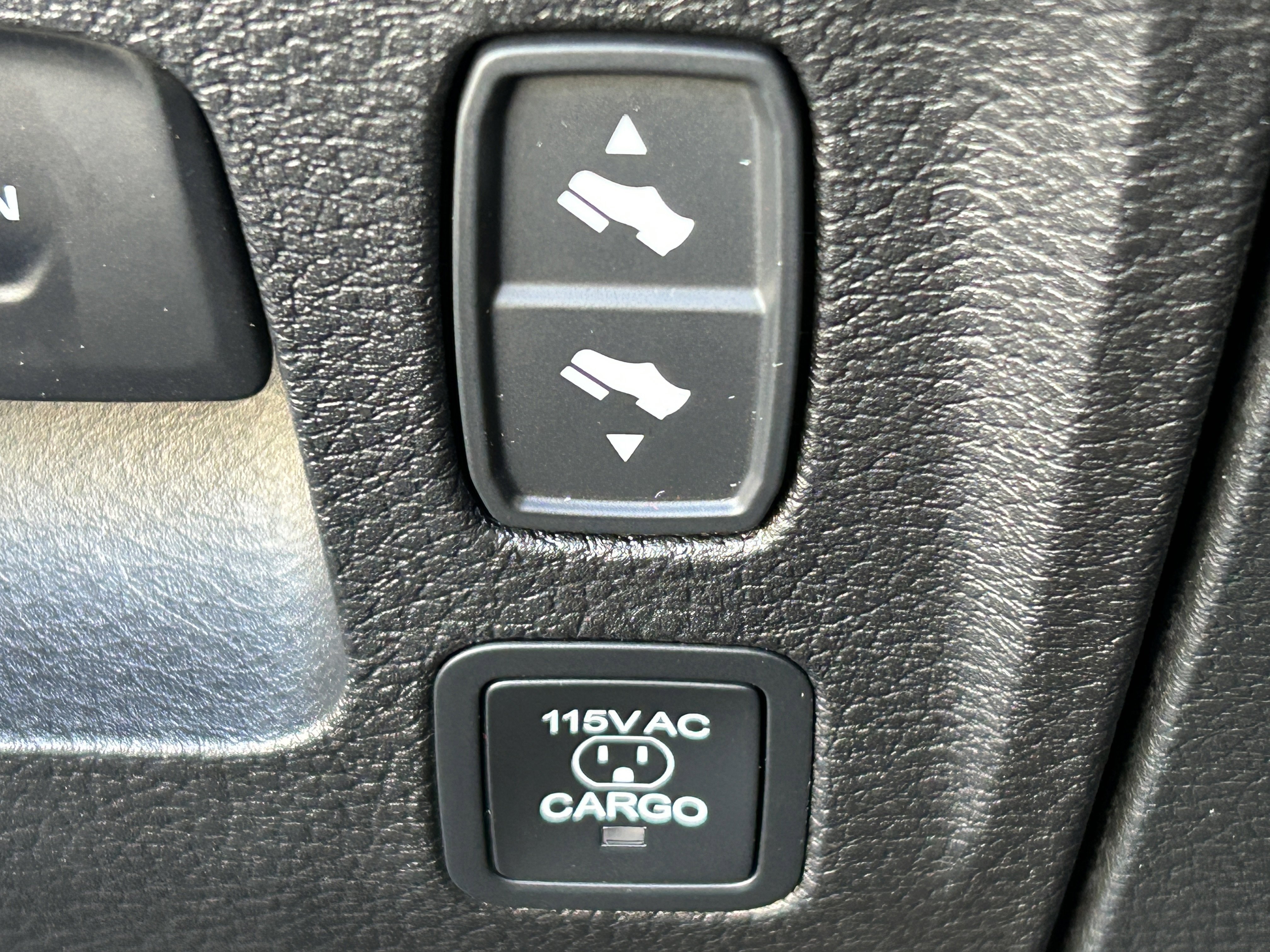 Certified 2026 RAM 1500 Tungsten w/ Trailer Tow Group image 25