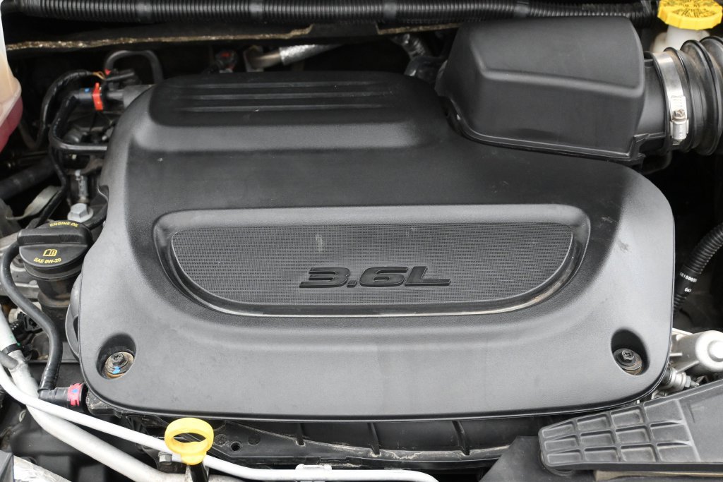 Used 2024 Chrysler Pacifica Touring-L FWD image 31