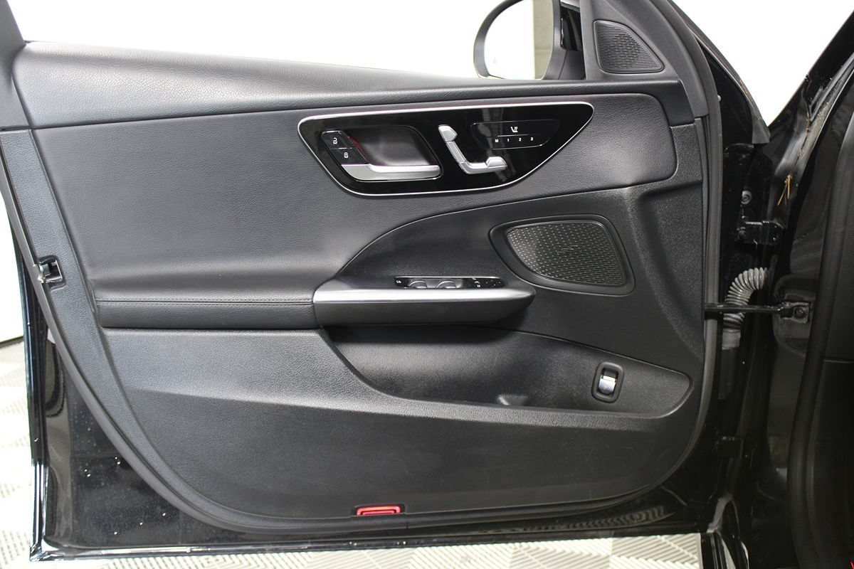 Used 2022 Mercedes-Benz C 300 Sedan image 7