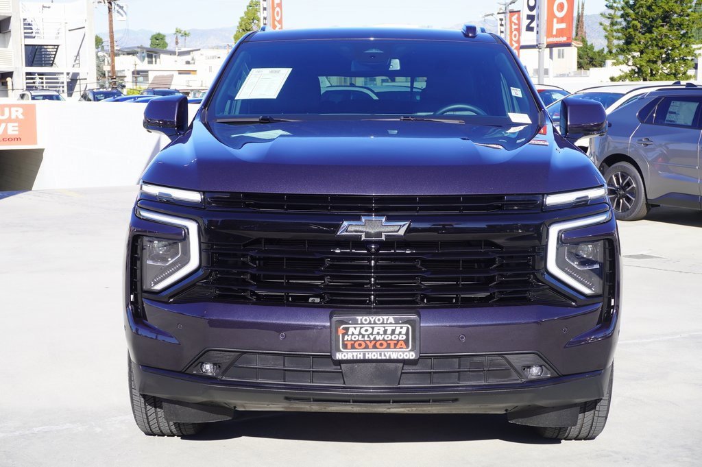 Used 2025 Chevrolet Suburban RST image 3
