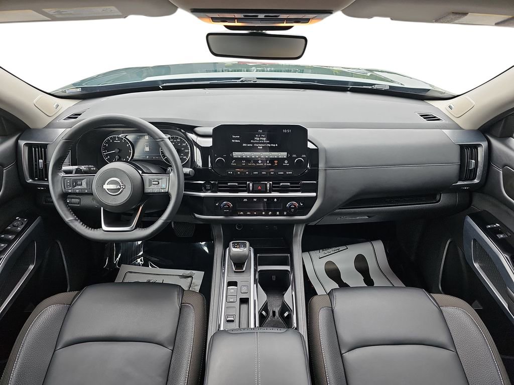 Used 2025 Nissan Pathfinder SL w/ SL Premium Package FWD image 13