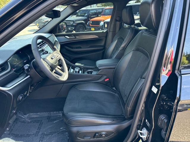 Used 2024 Jeep Grand Cherokee Altitude AWD/4WD image 14