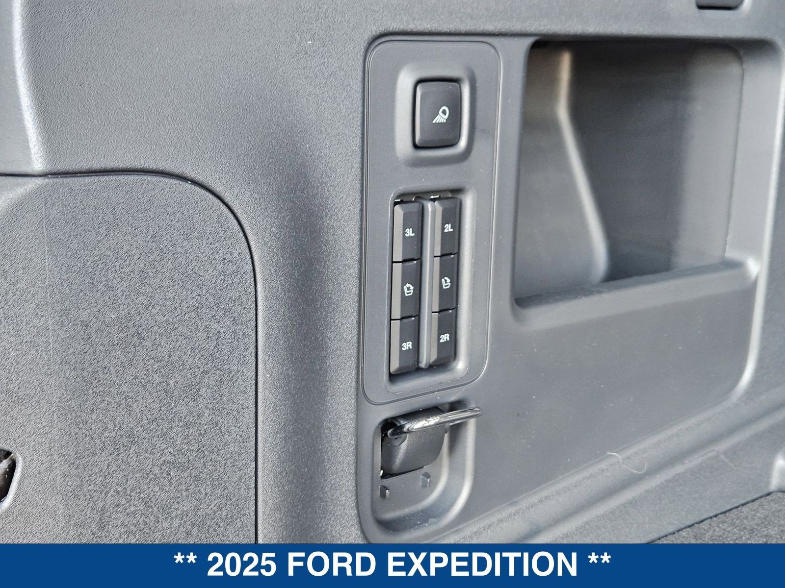 New 2025 Ford Expedition Platinum w/ Platinum Ultimate Package image 16