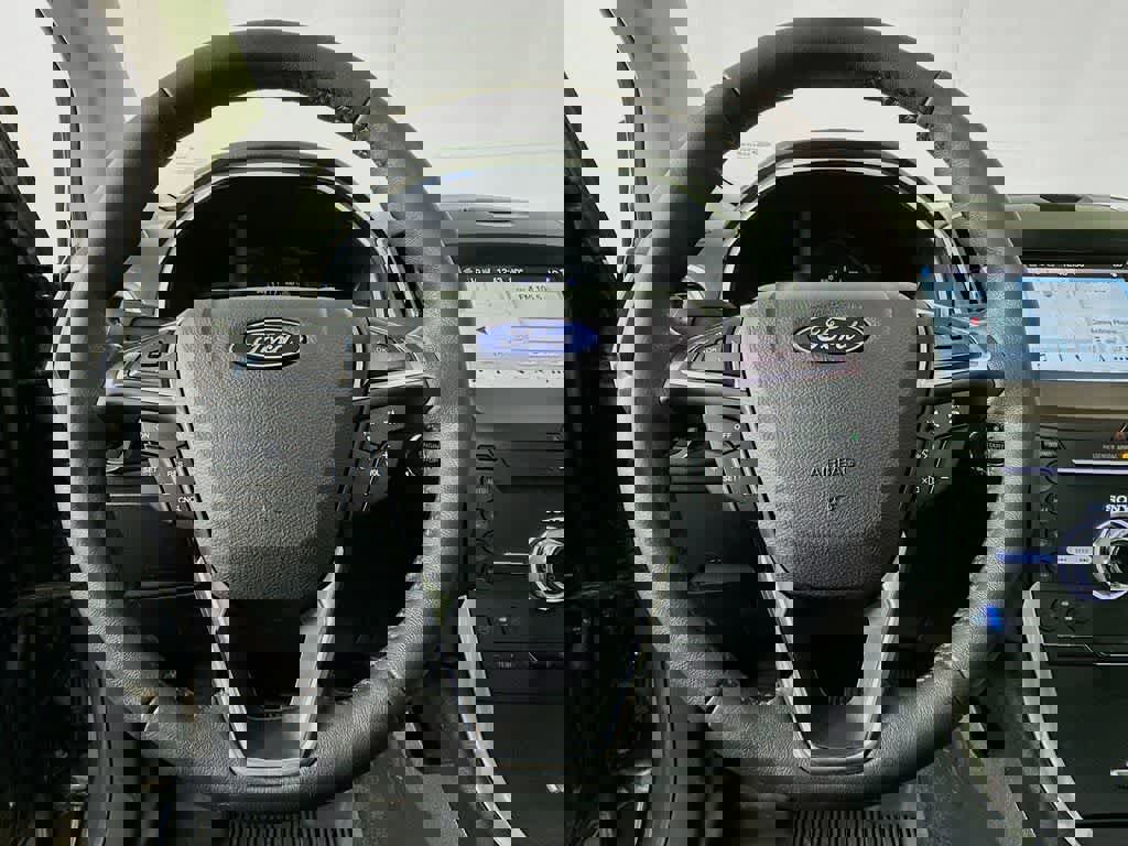 Certified 2018 Ford Edge Titanium w/ Equipment Group 301A image 15