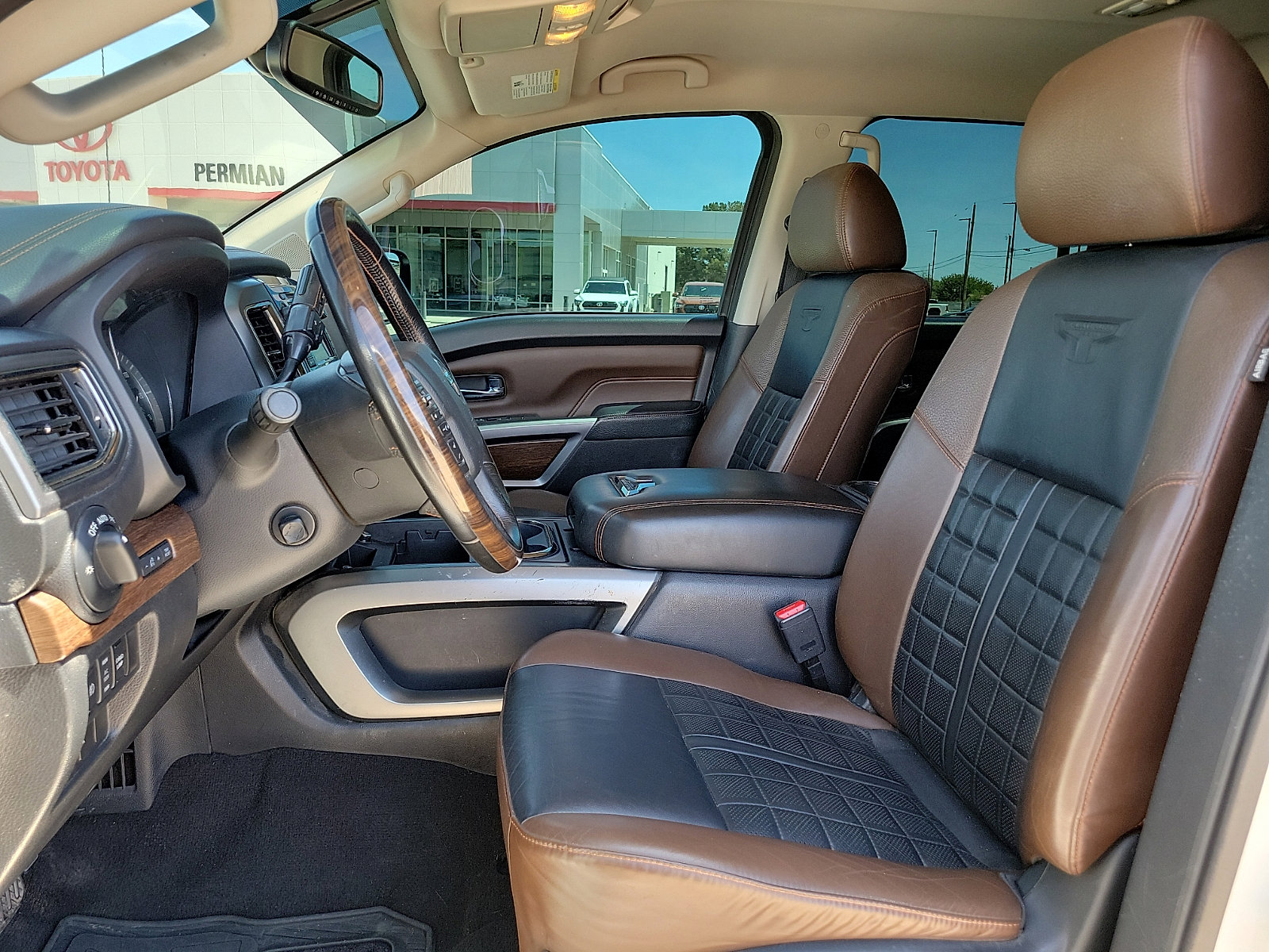 Used 2019 Nissan Titan Platinum Reserve w/ Platinum Utility Package image 12