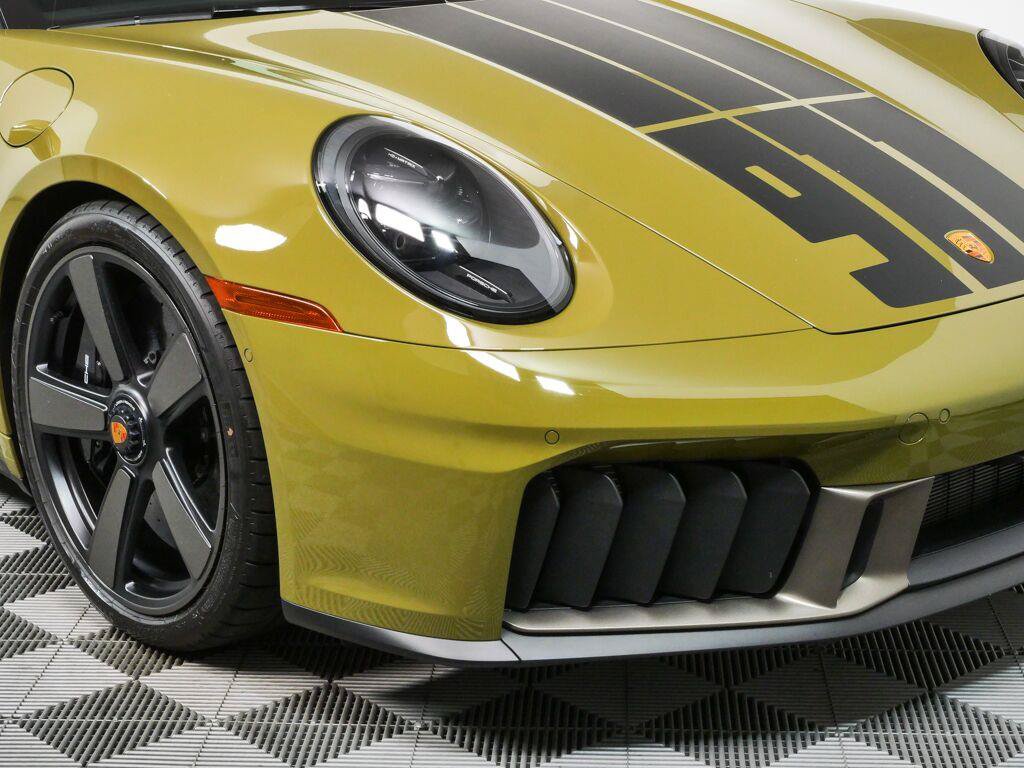 Certified 2026 Porsche 911 GTS RWD image 39