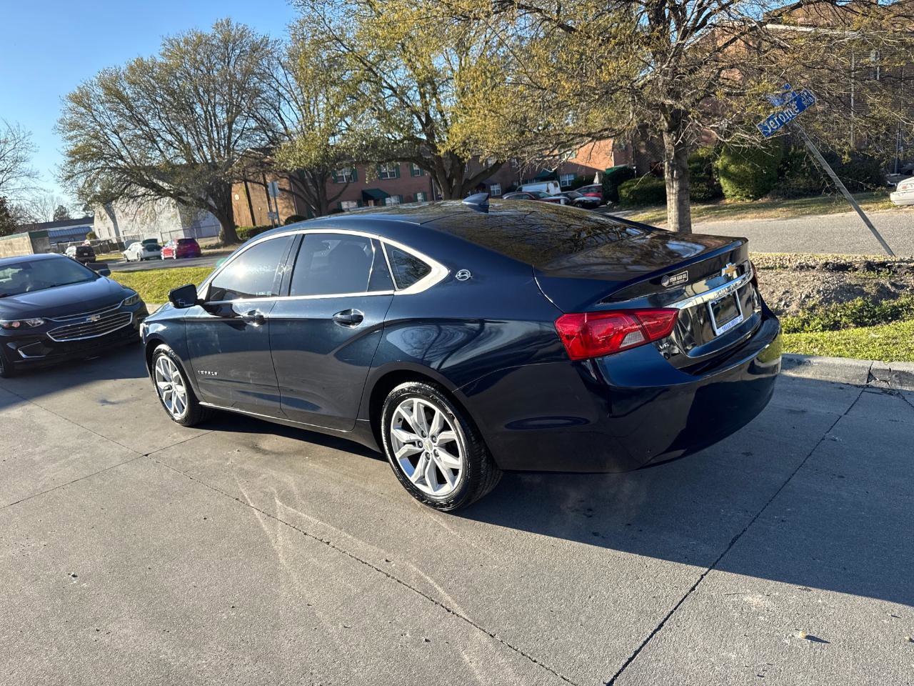 Used 2017 Chevrolet Impala LT image 4
