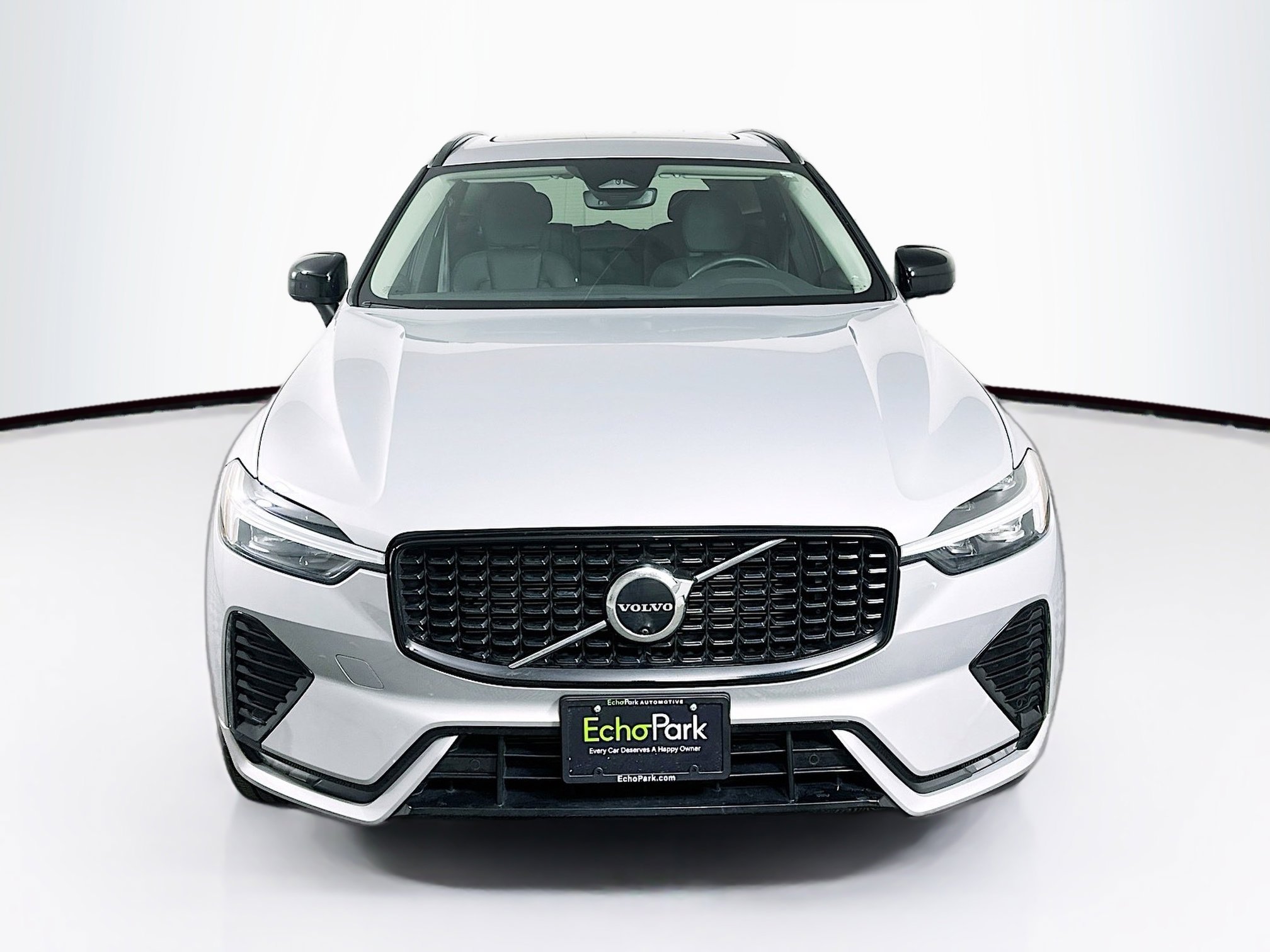 Used 2025 Volvo XC60 B5 Plus image 2