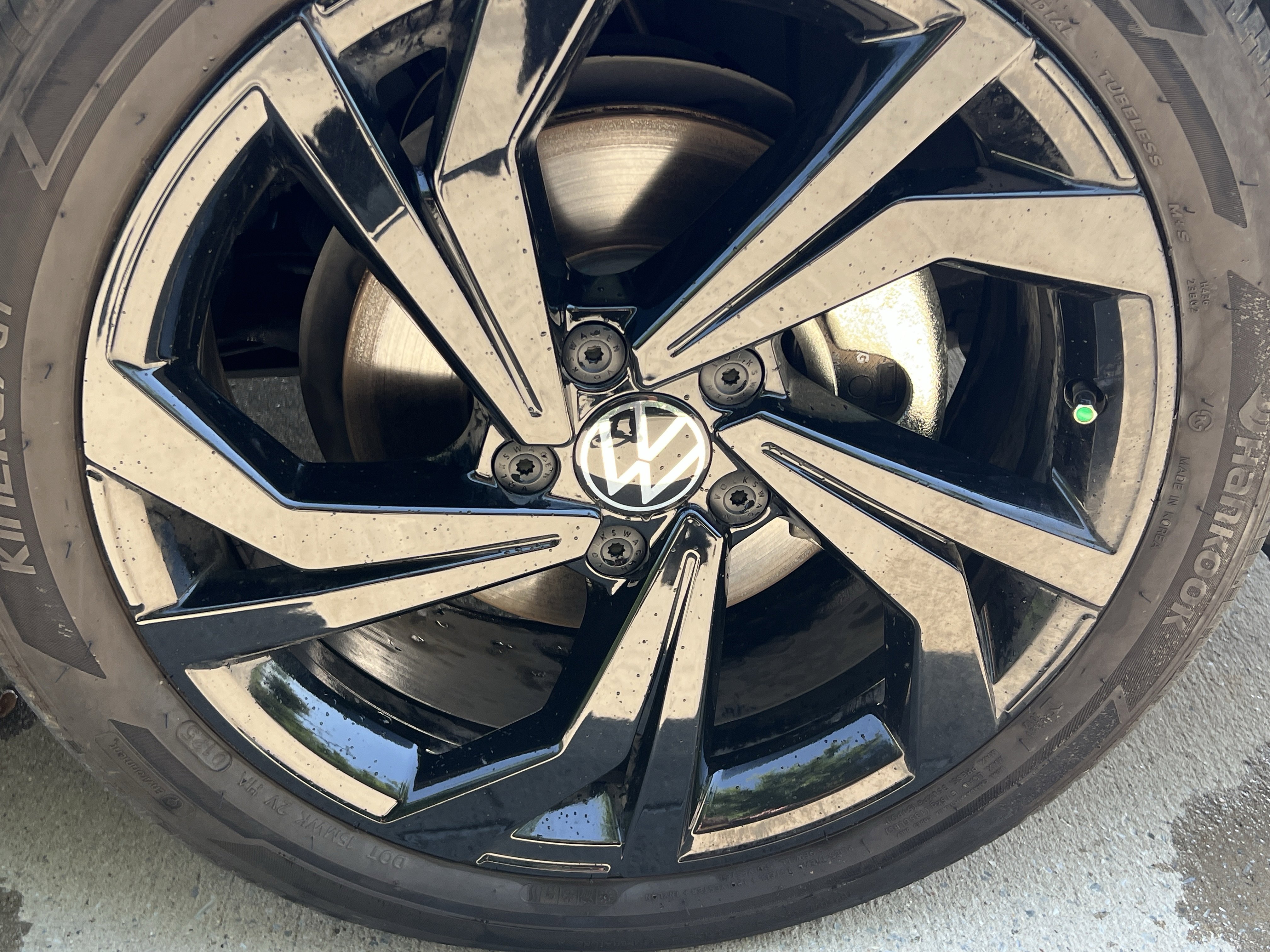 Used 2025 Volkswagen Jetta SE w/ Sunroof Package FWD image 12
