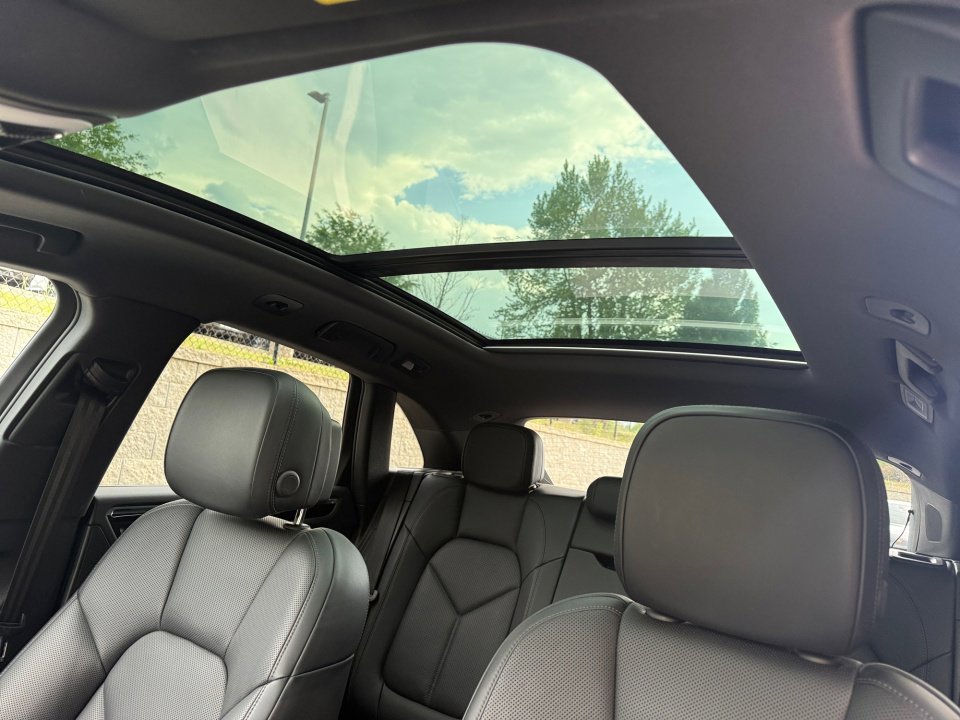 Certified 2020 Porsche Macan AWD/4WD image 19