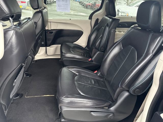 Used 2021 Chrysler Pacifica Touring-L image 16