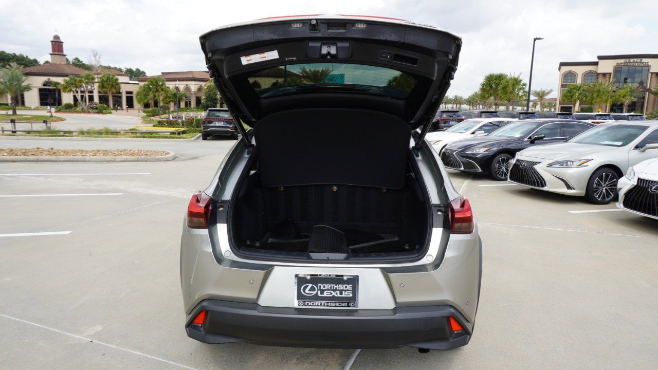 Used 2019 Lexus UX 200 w/ Premium Package image 34