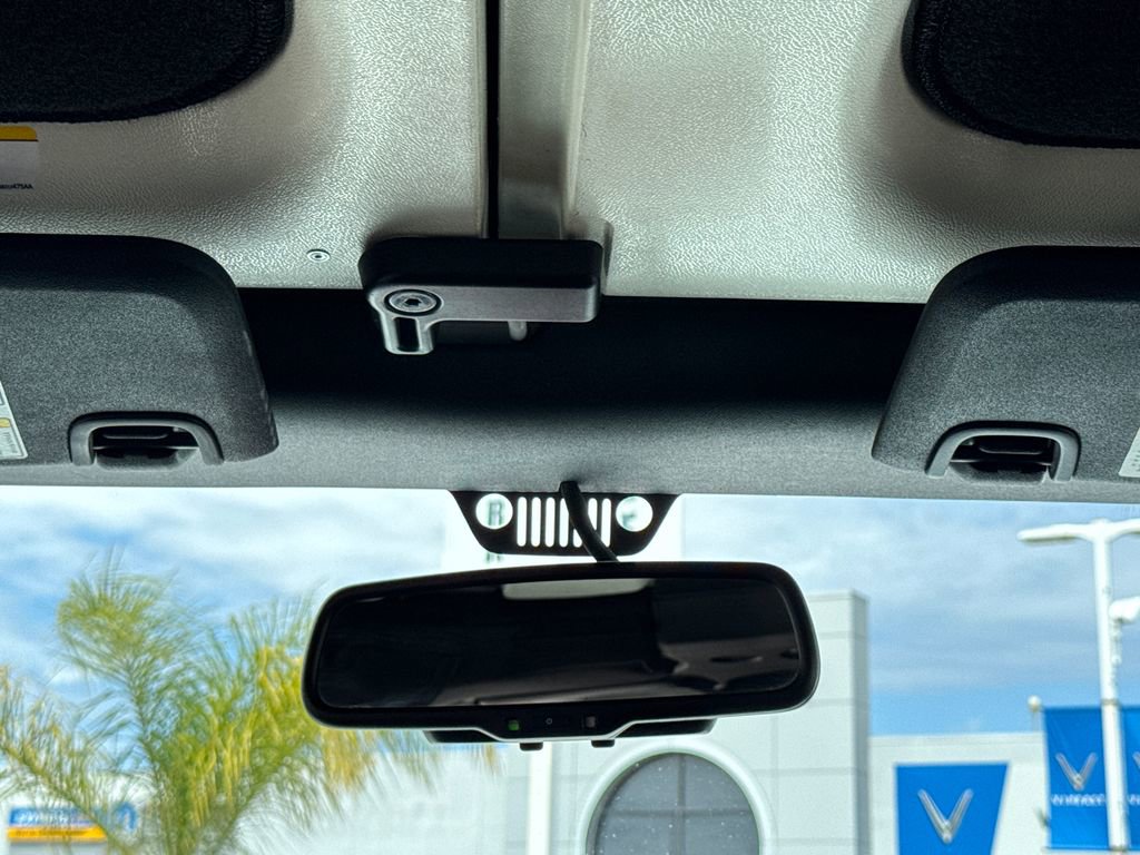 Used 2015 Jeep Wrangler Unlimited Rubicon w/ Dual Top Group AWD/4WD image 25