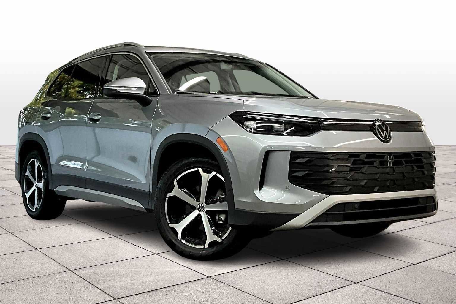 New 2026 Volkswagen Tiguan SE image 2