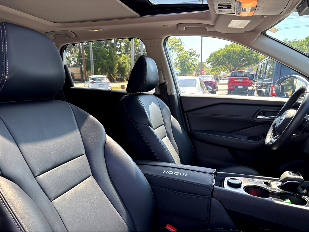 Used 2024 Nissan Rogue SL w/ SL Premium Package image 12