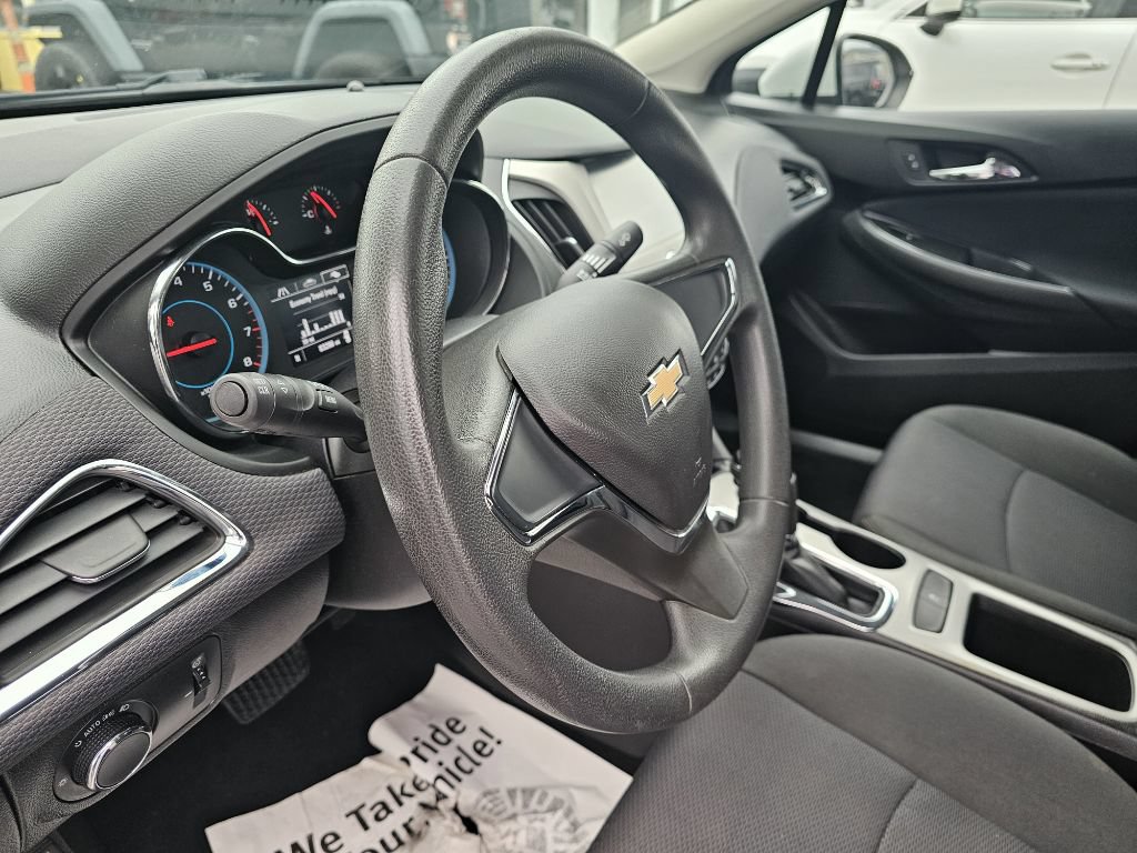 Used 2017 Chevrolet Cruze LS FWD image 14