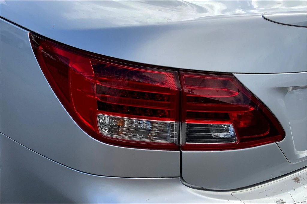 Used 2015 Lexus IS 250C image 27