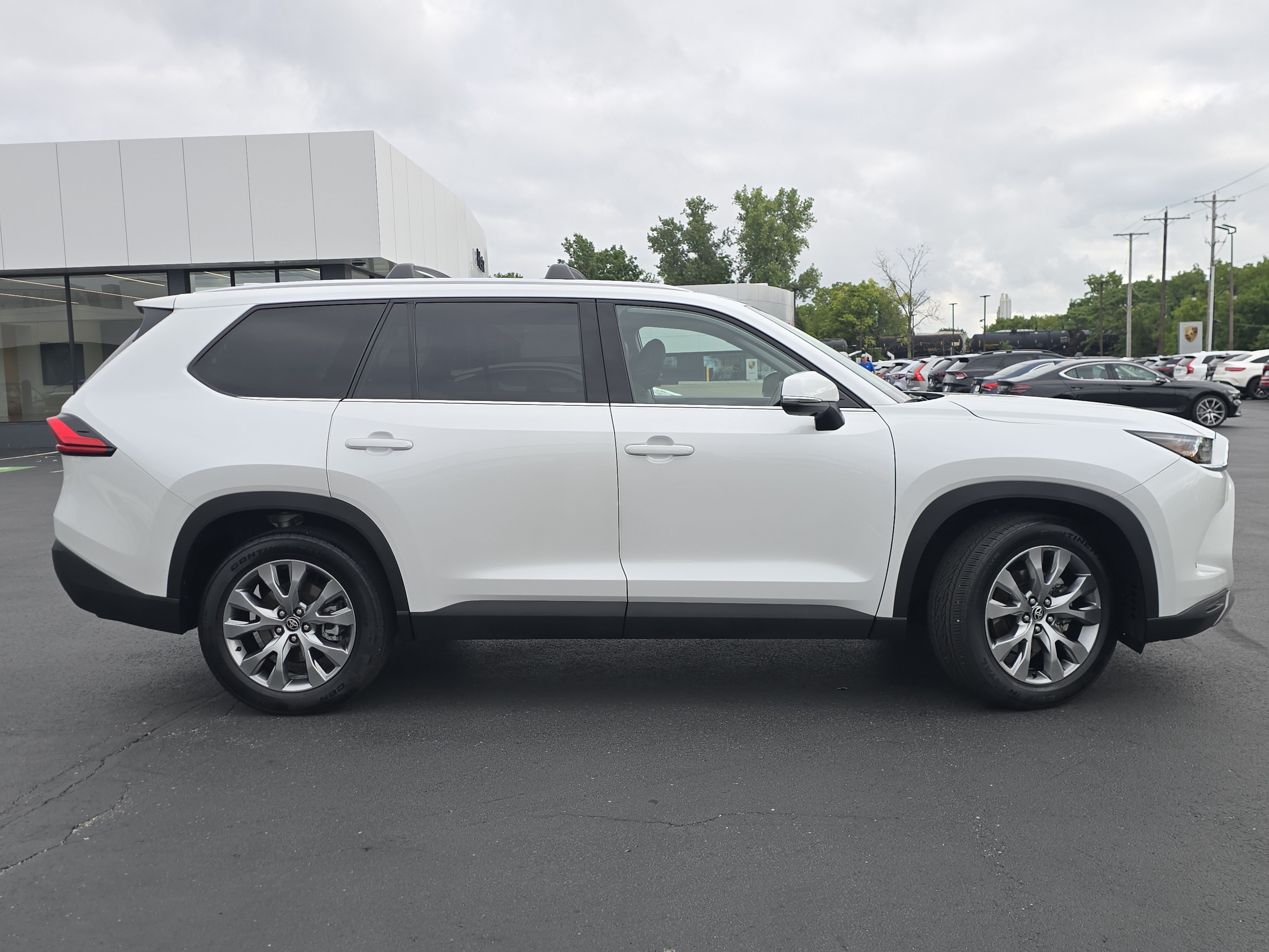 Used 2024 Toyota Grand Highlander AWD Hybrid image 8