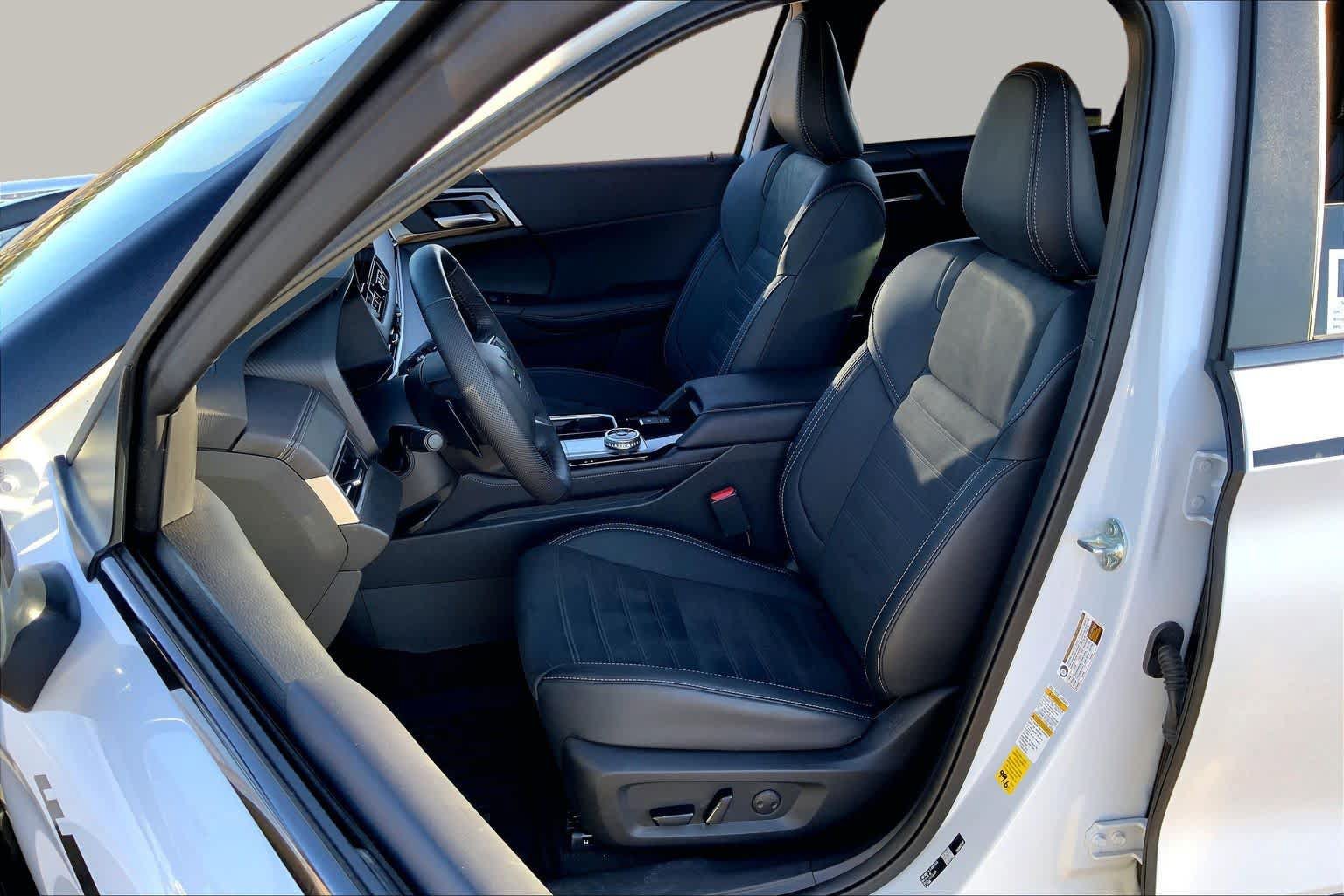 Used 2026 Mitsubishi Outlander AWD image 8