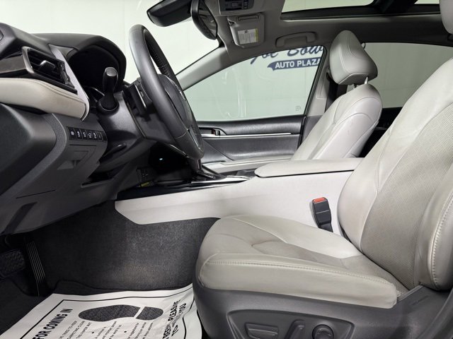 Used 2019 Toyota Camry XSE image 13