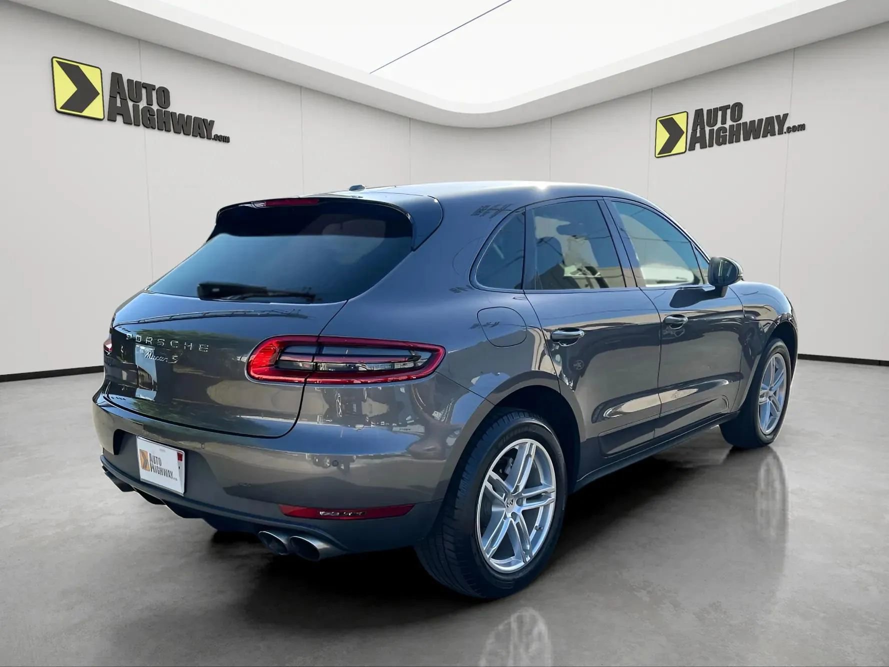 Used 2016 Porsche Macan S image 5