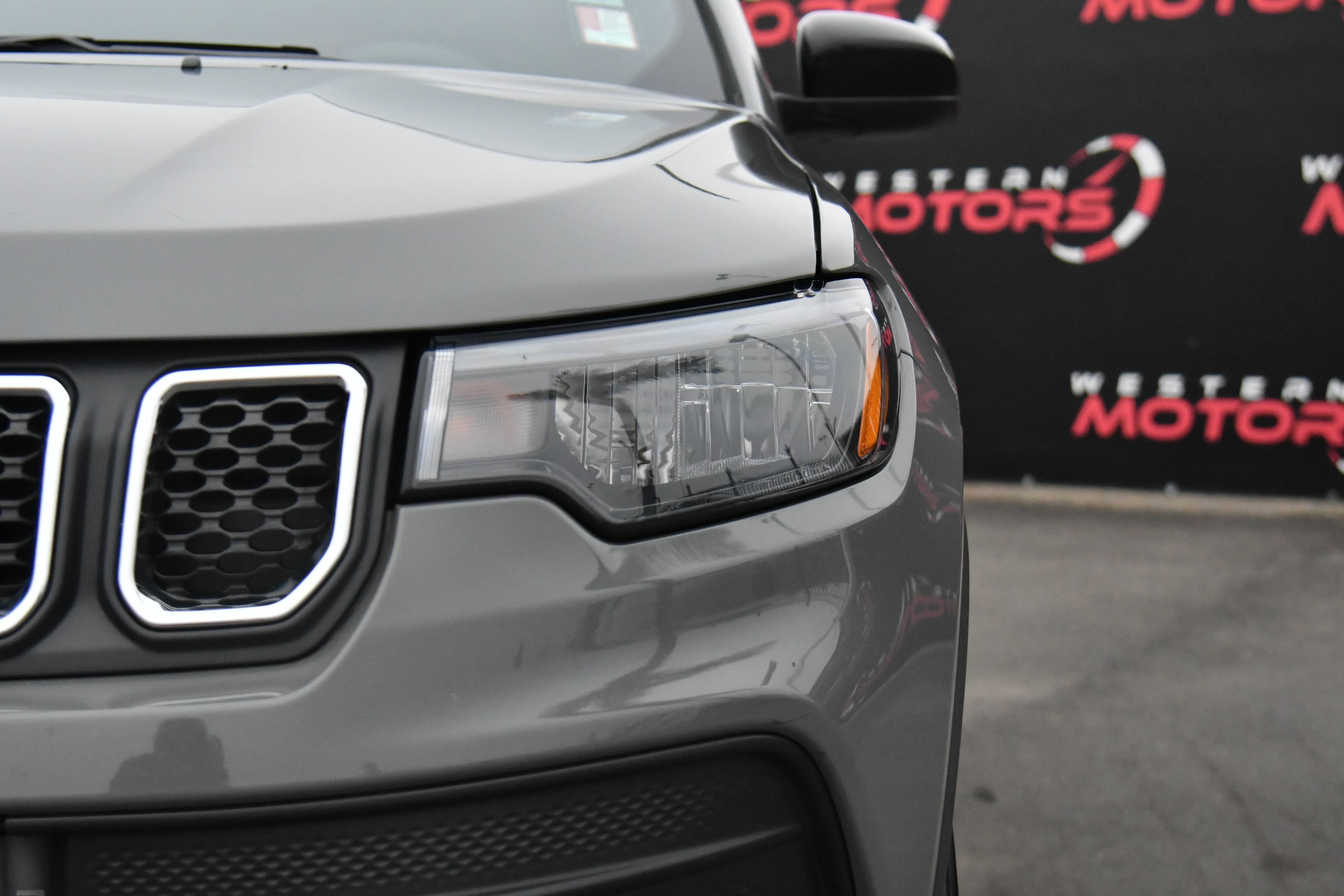 Used 2023 Jeep Compass Sport image 11