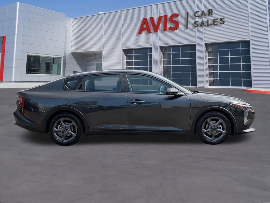 Used 2025 Kia K4 LXS image 5