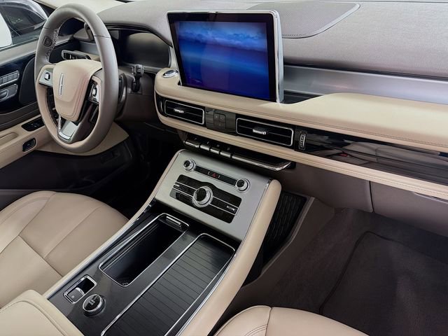 Used 2023 Lincoln Aviator AWD w/ Premium Package image 33