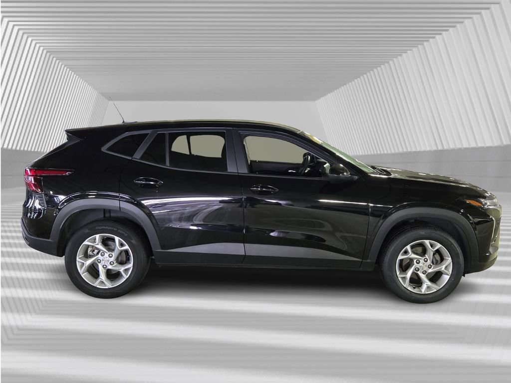 Used 2024 Chevrolet Trax LS w/ LS Convenience Package